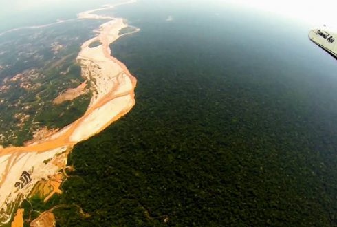 BOLSONARO PRESENTA UNA LEY PARA PERMITIR LA MINERÍA Y LA EXTRACCIÓN DE PETRÓLEO EN LA AMAZONIA