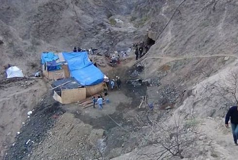 IDENTIFICAN A MINEROS ATRAPADOS EN SOCAVÓN TRAS LA CAÍDA DE HUAICO EN AREQUIPA