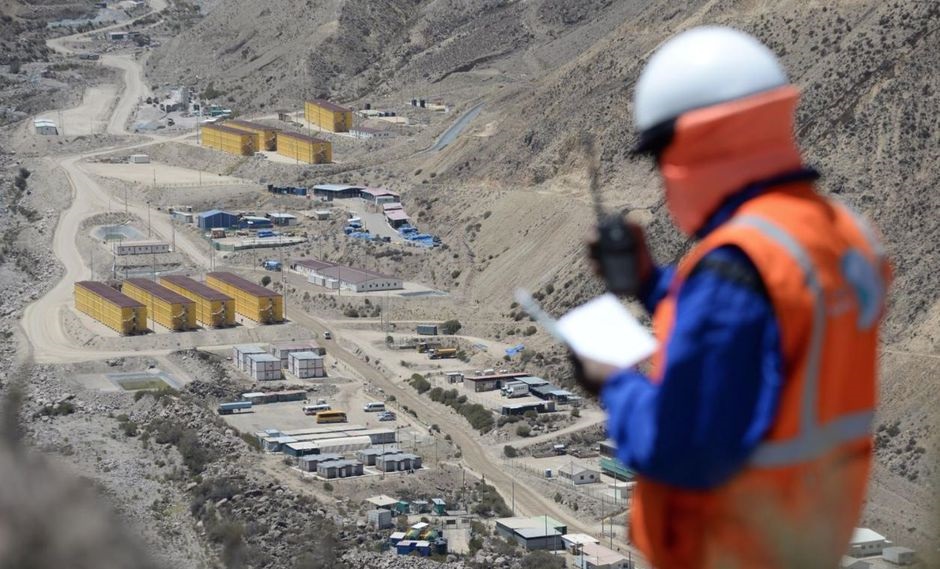 APRUEBAN LISTA DE BIENES Y SERVICIOS CUYA ADQUISICIÓN OTORGARÁ DERECHO A DEVOLUCIÓN DE IGV DE CUATRO MINERAS